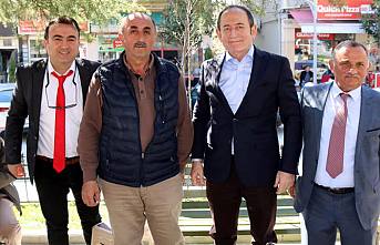 CHP Milletvekilleri Hüseyin Eryiğit'in peşinde.