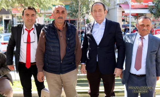 CHP Milletvekilleri Hüseyin Eryiğit'in peşinde.