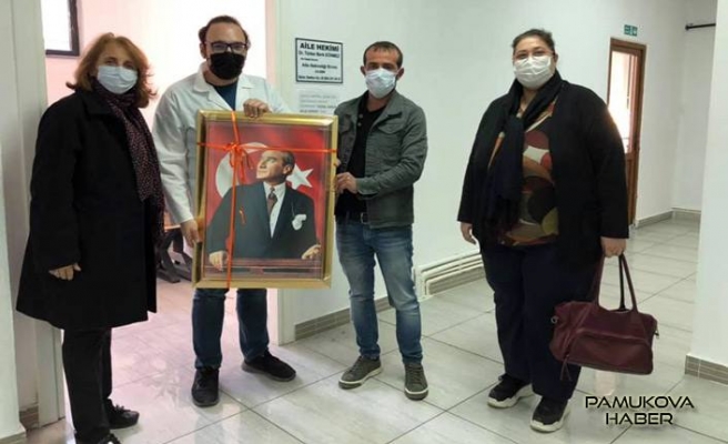 CHP'liler Doktor Türker Berk’e hayırlı olsun ziyaretinde bulundular.