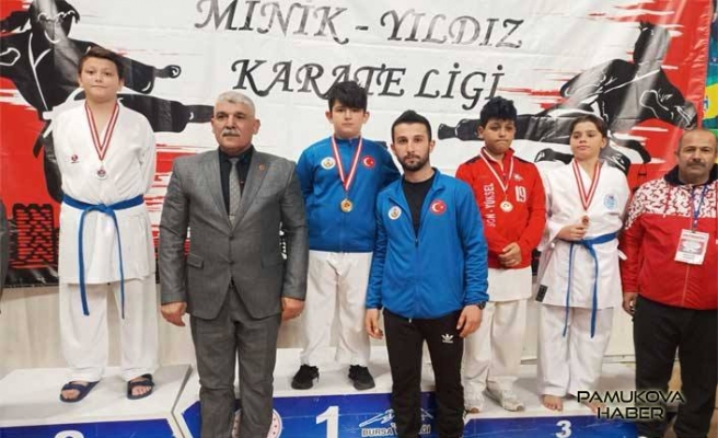 Pamukovalı Karateciler Bursa’dan 8 madalya ile döndüler.