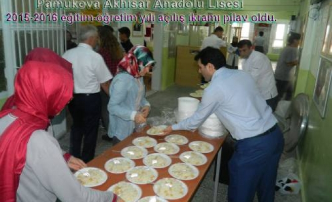 Akhisar Anadolu Lisesi yeni sezonu pilavla açtı