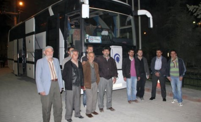 Anadolu Gençlik Derneği Çanakkale ye otobüs kaldırdı.