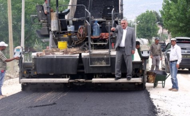Belediye Cihadiye yolunu asfaltladı.