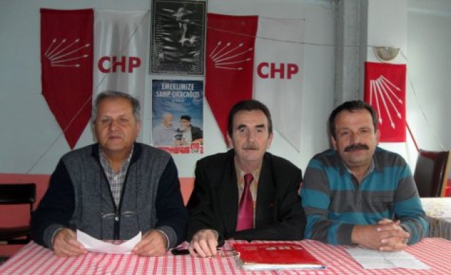 CHP ilçe yönetimi öğretmenlerin gününü bir basın açaklaması ile kutladı