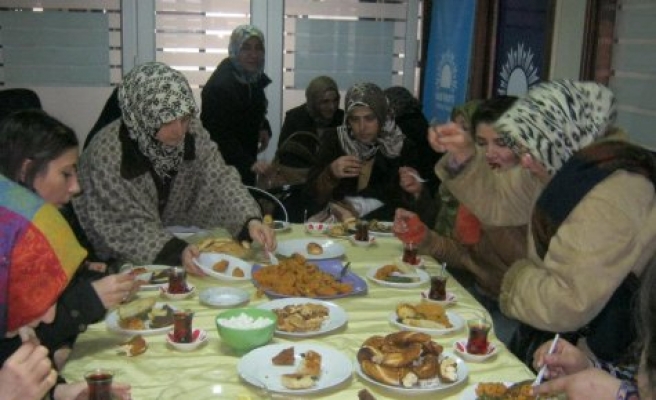 Has Parti Kadın Kolları Iraklı Mültecileri ağırladılar.