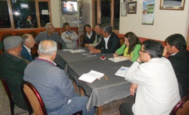 CHP'liler köylerin sorunlarını dinliyor 