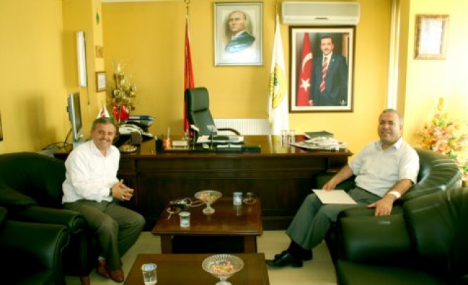 Kaymakam Ferizli belediye başkanına nezaket ziyaretinde bulundu.