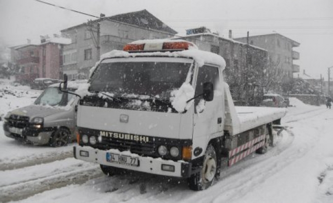 Köy yolları kapandı.