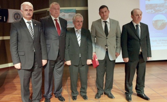 Özcan Pehlivanoğlu Erzurum Üniversitesinde Konferansa katıldı.