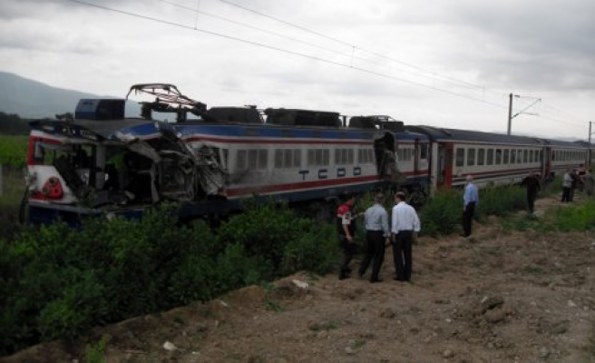 Pamukova da tren kazası sonrası yol açıldı.