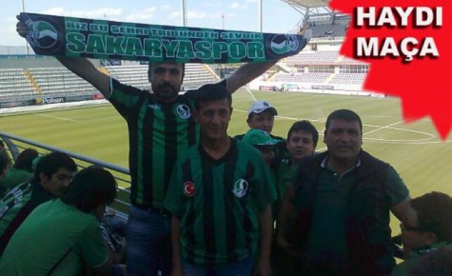 Pamukovalı Tatangalar Sakaryaspor-Linyit maçına araba kaldırıyorlar.
