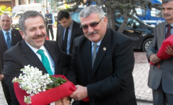 Şaban Dişli ve Zeki Toçoğlu’nu Keser resmi törenle karşıladı.