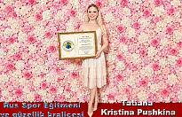 Barış Ödülü güzellik kraliçesi Tatiana Kristina Pushkina verildi.