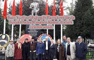 Atatürk genç yaşlı herkes tarafından saygı ile...