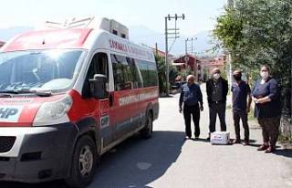 CHP Vatandaşlara yardım dağıtmaya devam ediyor.