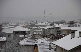 Pamukova’da Kar yağışı devam ediyor.