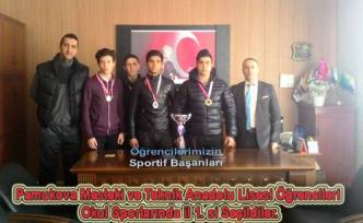 Pamukova Mesleki ve Teknik Anadolu Lisesi öğrencileri Okul Sporlarında il birincisi seçildiler. 